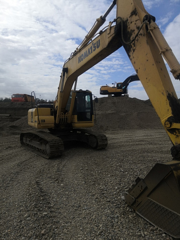 Купить бу Дорожно-строительная техника Komatsu PC220-8M0 в компании РусБизнесАвто – фото