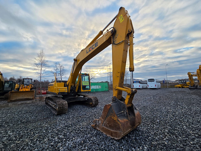 Купить бу Дорожно-строительная техника в компании РусБизнесАвто – фото