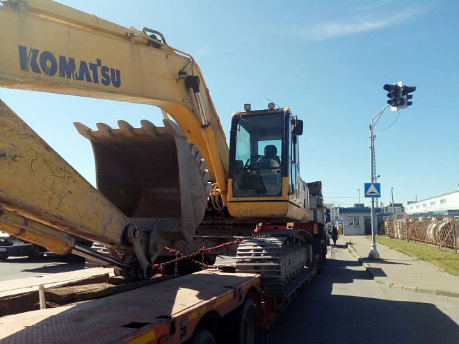 Купить бу Дорожно-строительная техника Komatsu PC 220-8 в компании РусБизнесАвто – фото