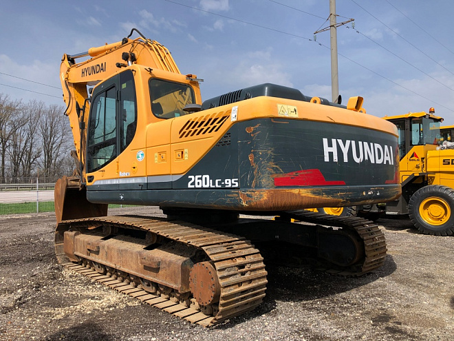 Купить бу Дорожно-строительная техника Hyundai  R260LC-9S в компании РусБизнесАвто – фото