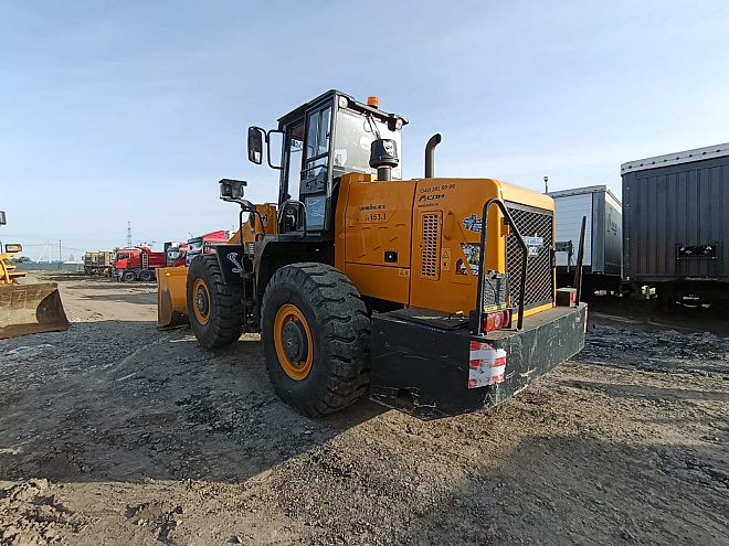 Купить бу Дорожно-строительная техника в компании РусБизнесАвто – фото